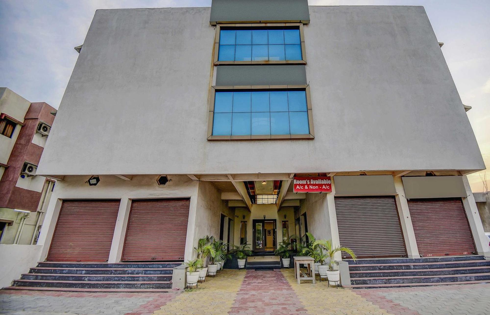 Hotel O Plus Corporate One Khapa  Bagian luar foto