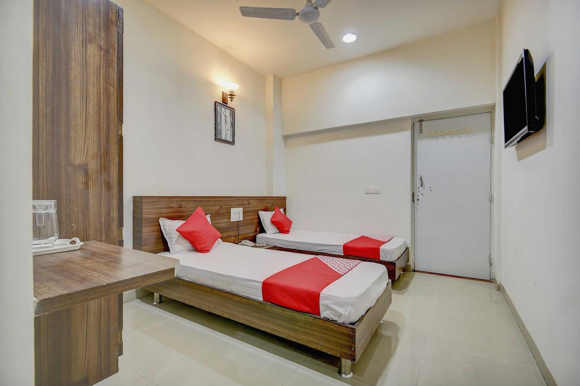 Hotel O Plus Corporate One Khapa  Bagian luar foto