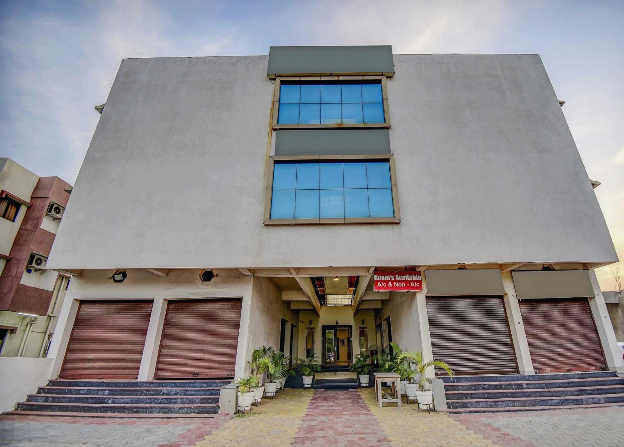 Hotel O Plus Corporate One Khapa  Bagian luar foto