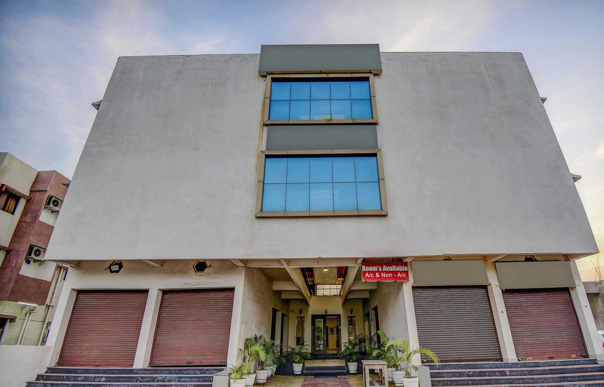 Hotel O Plus Corporate One Khapa  Bagian luar foto