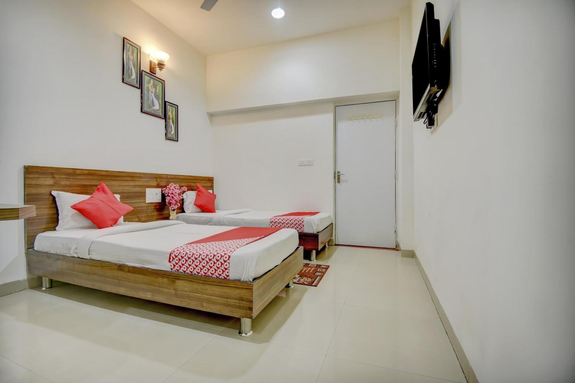 Hotel O Plus Corporate One Khapa  Bagian luar foto