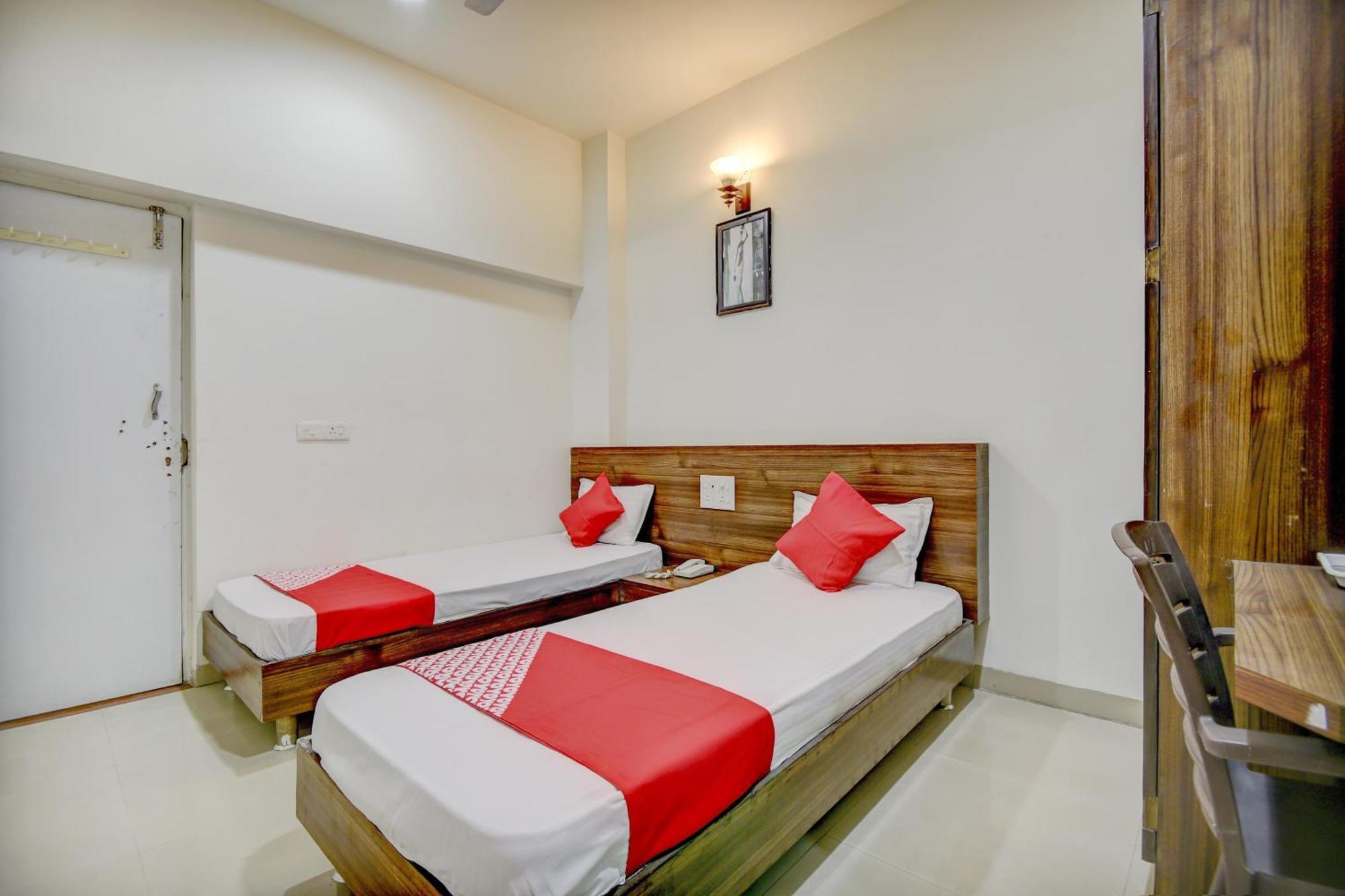 Hotel O Plus Corporate One Khapa  Bagian luar foto