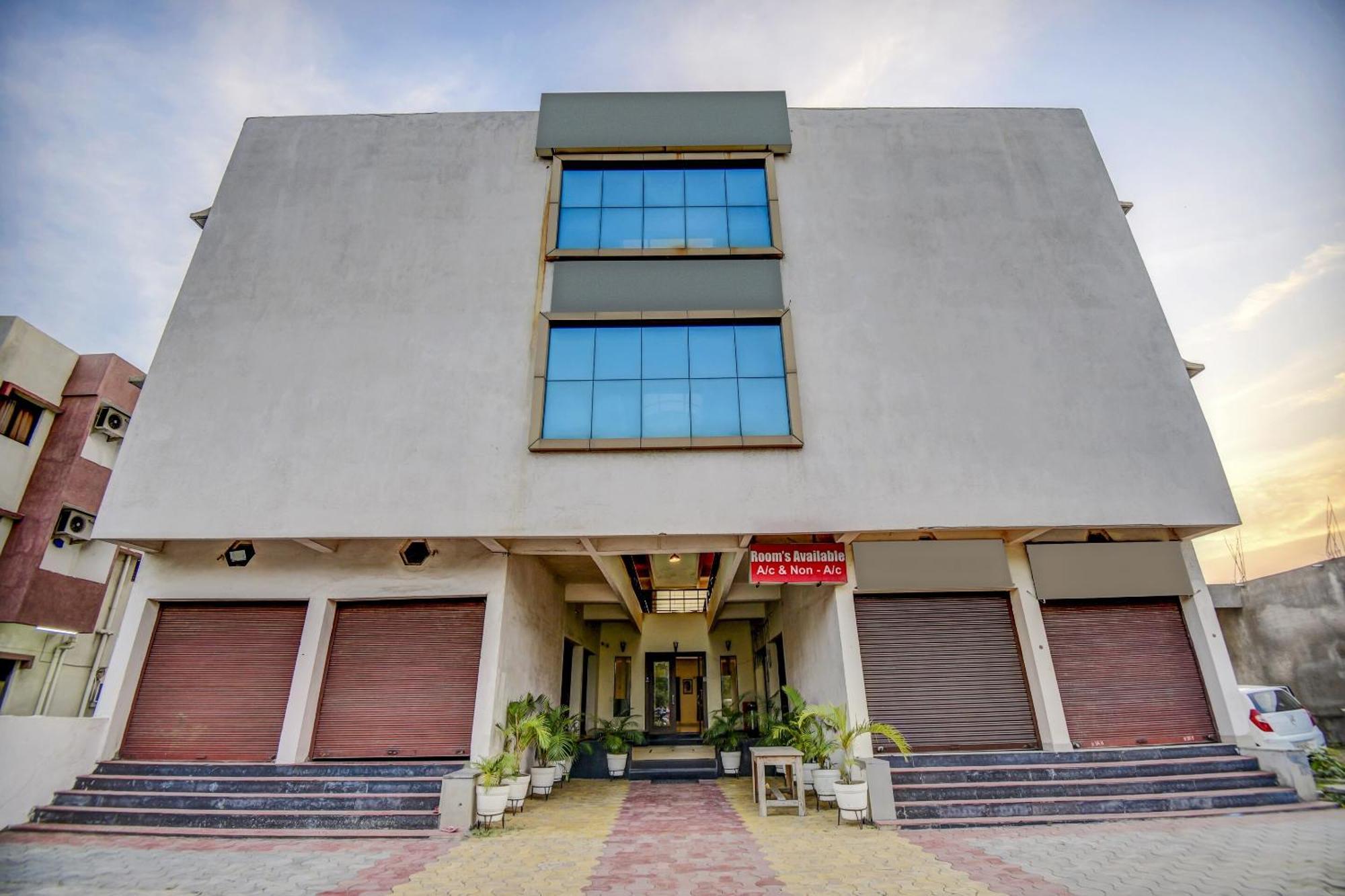 Hotel O Plus Corporate One Khapa  Bagian luar foto